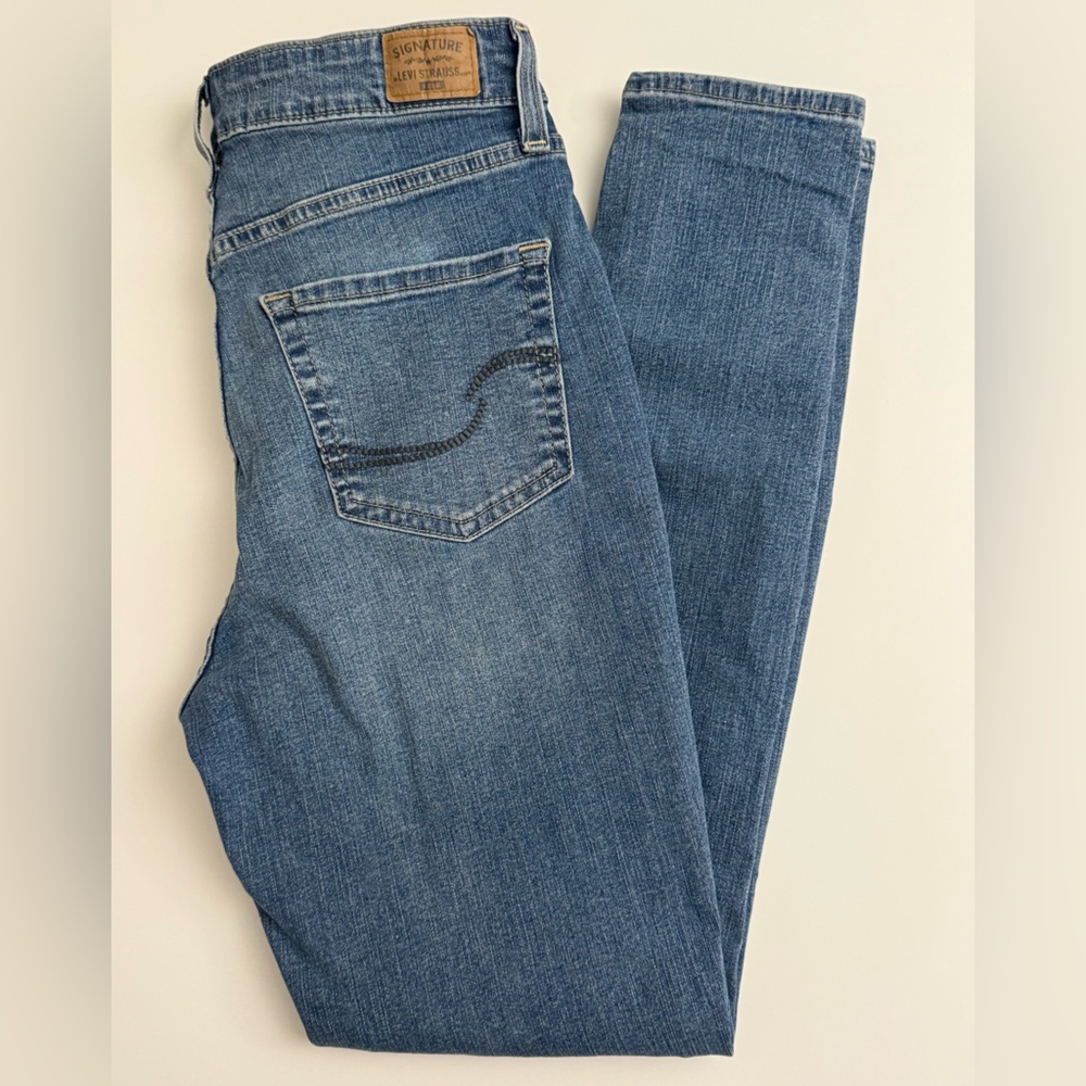 Signature Levi Strauss Light Blue High Rise Totally Shaping Skinny Jeans